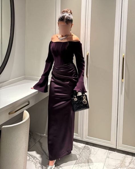 Gowns Dresses Elegant Classy, Modest Party Outfit, Bday Dresses, Dark Purple Dress, Eye Makeup Inspo, Dark Purple Dresses, Dresses Off Shoulder, Beautiful Casual Dresses, Gowns Dresses Elegant