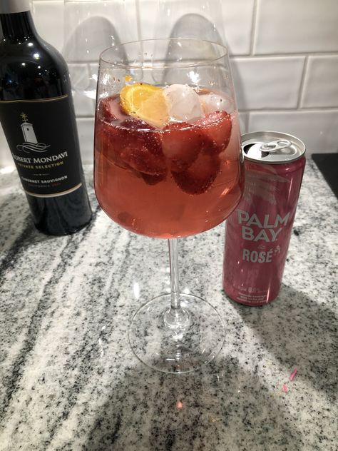 Mixing Cocktails, Robert Mondavi, Cocktails Easy, Wine At Home, How To Make Sangria, Fruity Drinks, Alcohol Aesthetic, Palm Bay, Pretty Drinks