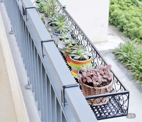 Balcony Decor Ideas, Small Apartment Balcony Ideas, Balkon Decor, Balcony Grill, Small Balcony Garden, Balcony Grill Design, Plastic Recycling, Terrace Decor, Small Balcony Design