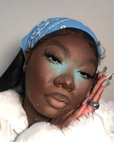 5 Tik Tok Beauty Gurus You Need To Follow Bright Undereye, Under Eye Makeup, Blue Makeup Looks, Cool Makeup Looks, Ethereal Makeup, Unique Makeup, Dope Makeup, Rainbow Bright, Cute Makeup Looks