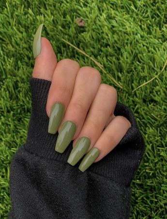 Nail Colors For Spring 2023, Nail Colors For Christmas, Khaki Green Nails, Spring 2023 Nail Colors, Nail Colors Purple, Fall Color Nail Designs, Short Fall Acrylic, Acrylic Nail Spring, Nail Color 2023