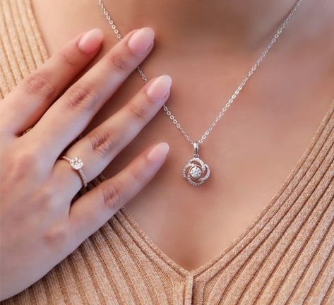 Silver Pendent Designs, Locket Picture, Gold Bracelet Simple, Pendent Set, Feminine Necklace, Gold Bangles For Women, Diamond Pendants Designs, Diamond Pendant Sets, Pendant Sets