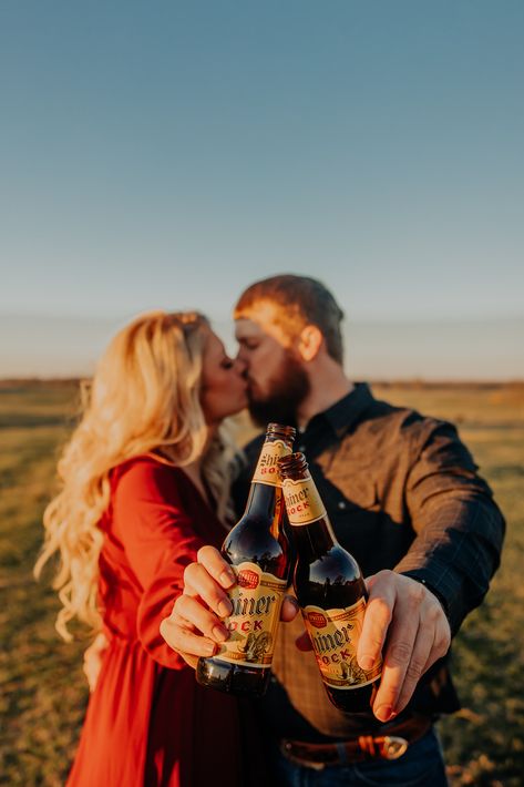 Cheers Photoshoot Ideas, Engagement Photo Ideas Funny, Alcohol Engagement Photos, Engagement Beer Photos, Couples Cheers Photo, Pizza And Beer Engagement Pictures, Couple Photoshoot With Beer, Couple Drinking Photoshoot, Engagement Photos Drinking