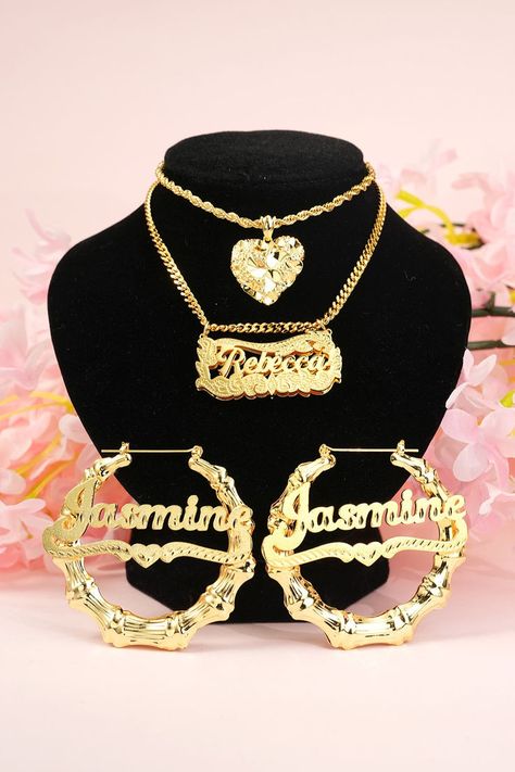 Have a nice day✨✨ We're obsessed with custom name jewelry! Come and meet our new nuggest style😍😍 Custom Gold Jewelry, La Jewelry, Xoxo Jewelry, Boss Lady Gifts, Dope Jewelry Accessories, Crystal Bead Jewelry, Cute Outfits With Jeans, Pretty Shoes Sneakers, Necklace Name