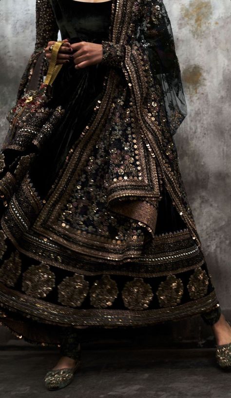 Curiosity Art, Desi Dress, Desi Wedding Dresses, Lehenga Designs Simple, Pakistani Fancy Dresses, Traditional Indian Outfits, Indian Dresses Traditional, Simple Pakistani Dresses, Bridal Dress Design