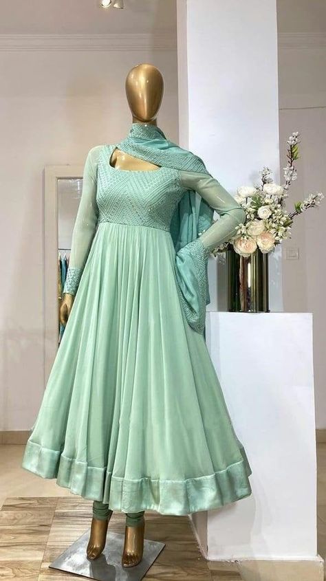 Navratri Anarkali, Garba Navratri, Garba Outfit, Designer Anarkali Dresses, Long Gown Design, Anarkali Dress Pattern, Simple Kurti Designs, Gaun Fashion, Long Gown Dress