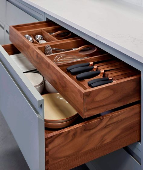 Kitchen Drawer Inserts, Kitchen Gadgets Organization, Cutlery Drawer, Diy Kitchen Projects, Handleless Kitchen, Kitchen Cupboard Designs, Drawer Inserts, Kitchen Drawer Organization, Kitchen Interior Design Decor