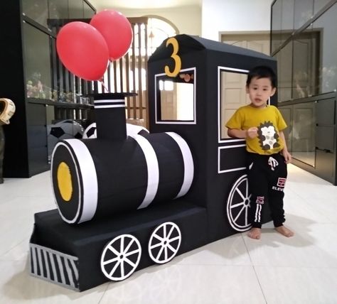 Train Cardboard Box Diy, Cardboard Train Diy For Kids, Train Photobooth, Cardboard Train Diy, Cardboard Box Train, Train Cardboard, Birthday Party Decorations Ideas, Train Decorations, Train Birthday Party Decorations