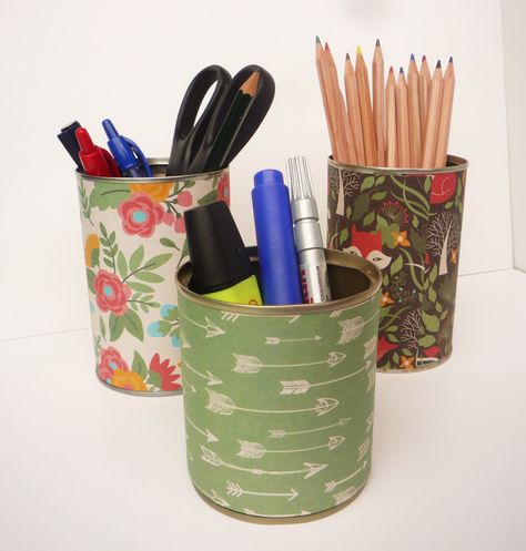 Sewn Gifts, Diy Pencil Holder, Kids Stationary, Diy Pencil, Classroom Organisation, Diy Classroom, Tin Cans, Stationery Craft, Pens And Pencils