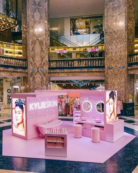 Kylie Skin Pop Up Store, Kylie Jenner Pop Up Shop, Kylie Skin Event, Skin Care Pop Up Store, Skin Care Booth Display Ideas, Cosmetic Pop Up Store, Skincare Pop Up Store, Makeup Pop Up Shop, Kylie Pop Up Shop