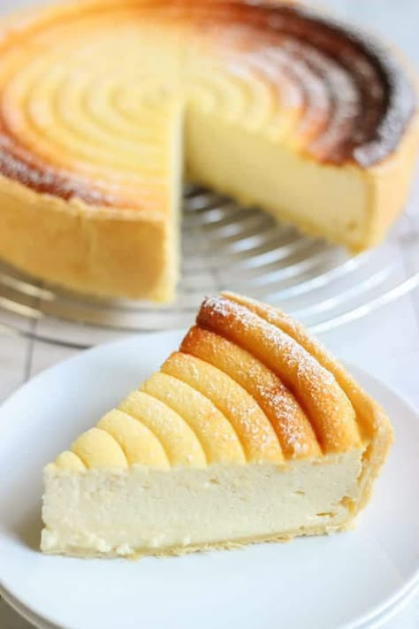 Tarte au fromage blanc alsacienne - Elle Mijote Quelque Chose Cheese Tart, Desserts With Biscuits, Creme Dessert, Cheese Tarts, White Cheese, Tart Recipes, Food Cakes, Food Obsession, Alsace