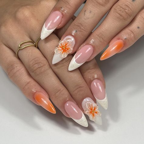 🧡🧡🤍🤍🧡🧡✨ . Inspi: Pinterest . . 💸: 75€ #nails #nailsnailsnails #3dflowernails #flowernails #orangenails #summernails #frenchnails #auranails #airbrush #airbrushnails #onglesbordeaux #nailsbordeaux Orange Airbrush Nails, Dance Nails, Hoco Nails, Airbrush Nails, Nails