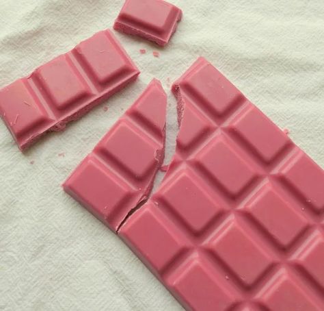 Ruby Chocolate, Pink Sweets, Tout Rose, White Chocolate Bar, Delicious Hot Chocolate, Baby Pink Aesthetic, Pink Chocolate, Pink Foods, Pink Life