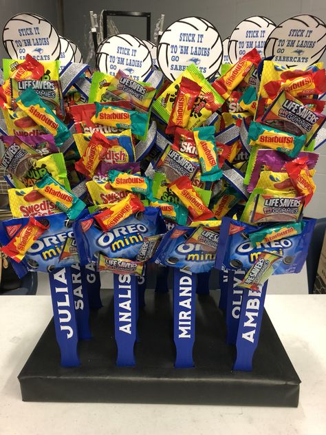 Cheerleading Snack Ideas, Cheerleading Gift Basket, Cheerleading Snacks Team Mom Cute Ideas, Cheer Gifts For Team Goody Bags Candy, Volleyball Team Treats Cute Ideas, Cheer Candy Gifts, Volleyball Snack Ideas, Candy Spirit Sticks, Cheerleading Snack Ideas Goodie Bags