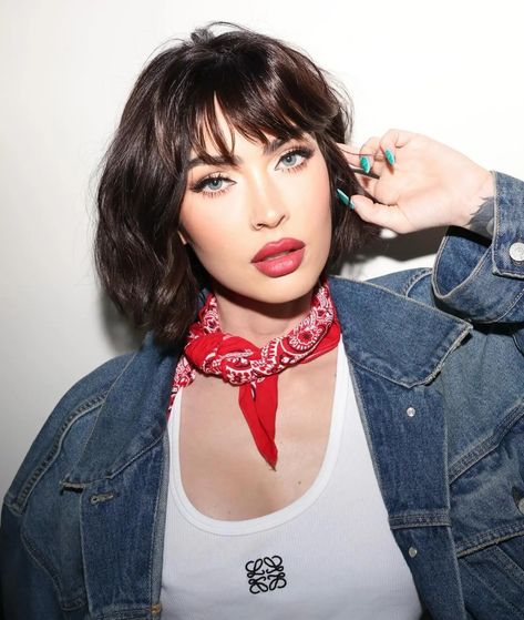 Megan Fox debuts a short brunette bob Megan Fox Hair, Brunette Bob, French Bob, Bronde Balayage, Hair Mist, Celebrity Hair Stylist, Short Bob Haircuts, Short Hair Haircuts, Bob Haircut