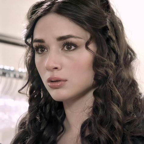 Crystal Reed Makeup, Alison Teen Wolf, Allison Argent Aesthetic, Alisson Teen Wolf, Argent Teen Wolf, Wolf Makeup, Teen Wolf Allison, Alison Argent, Character Icons