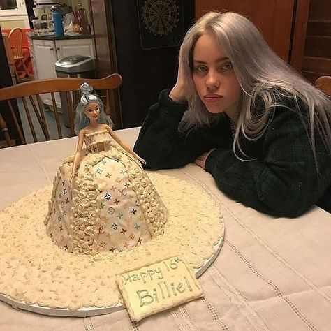 Do You Know AngelsB*tch ? Welcome to our World. Discover Angels Collection👇 Billie Eilish Birthday, Jennifer Garner, 21st Birthday, Billie Eilish, A Woman, Queen, Humor, Tumblr, Celebrities