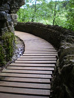 A boardwalk trail winds beside a rock face.  This pic and other "local" beauties from all over are #free photos. Click on the photo, read the post, and bookmark #Wikimedia. Indiana Vacation, State Park Cabins, Christmas Lights Outside, Cabin Inspiration, Indiana Travel, Midwest Travel, Indiana State, On The Road Again, Weekend Trips