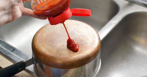 A condiment as a cleaning agent? It's weird and slightly gross but you can clean a copper pot with ketchup and get your copper shining beautifully again. Clean Microwave Vinegar, Copper Sink Care, Lemon Cleaning, Lemon Vinegar, How To Clean Copper, Clean Microwave, Copper Pans, Copper Cookware, Copper Sink