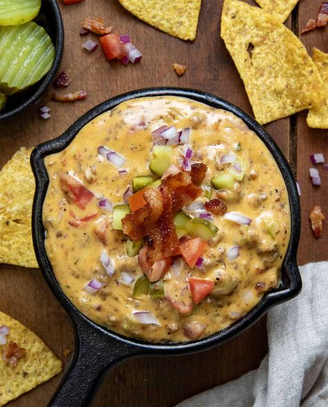 Try this irresistible Cheeseburger Dip recipe for your next gathering. All the flavors of a classic cheeseburger in a warm, creamy dip! Cheeseburger Dip Recipe, Warm Dip Recipes, Bacon Cheeseburger Pizza, Bacon Cheeseburger Dip, Cheeseburger Dip, Mango Chicken Curry, Lettuce Wrapped Burger, Easy Lettuce Wraps, Cheeseburger Soup