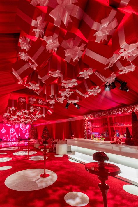 RED - Luxury Christmas Party White Christmas Theme Party Ideas, Christmas In Wonderland, Xmas Event Ideas, Christmas Decor Ideas Luxury, Venue Christmas Decorations, All Red Christmas Decor, Christmas Party Color Scheme, Christmas Event Decor Ideas, Magical Christmas Tree