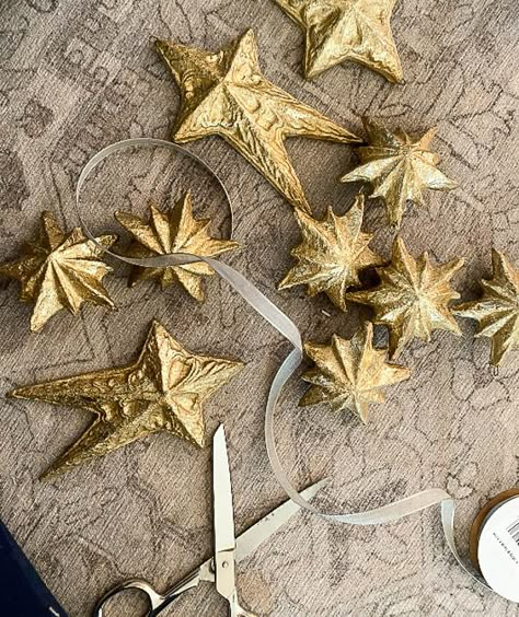 Gold star Christmas ornaments Home Made Christmas Star, Diy Star Ornaments, Star Ornaments Diy, Cottage Style Christmas, Christmas Decor Simple, Minimal Christmas Decor, Pine And Prospect, Celestial Christmas, Affordable Christmas Decor