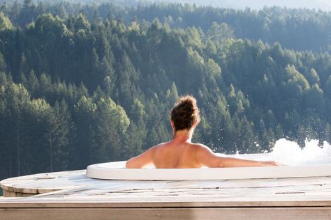 The Benefits of a Salt Water Hot Tub - News | Creative Energy Salt Water Hot Tub, Jacuzzi Hotel, Saltwater Hot Tub, Salt Water Bath, Jacuzzi Exterior, Imperiul Roman, Water Sanitation, Water Tub, Mineral Bath