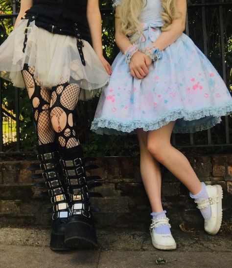 Girly And Goth Friends, Best Friends With Opposite Aesthetics, Opposite Besties Aesthetic, Goth Lesbian Couple Aesthetic, Opposite Girlfriends Aesthetic, Opposite Twins Aesthetic, Goth And Kawaii Couple, Opposite Best Friends Aesthetic, Opposite Aesthetic Girlfriends