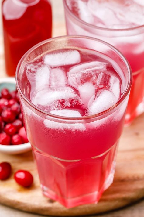 Homemade Sparkling Cranberry Juice Drink for Vibrant Health - Healthy Substitute Low Carb Drinks, Healthy Substitutions, Clam Recipes, Frozen Cranberries, Fancy Drinks, Shot Recipes, Food Babe, Cranberry Recipes, Juice Drinks