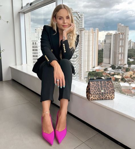 Fuschia Heels Outfit, Pink Heels Work Outfit, Bright Pink Shoes Outfit, Pink Heels Outfit, Heels Work Outfit, Fuschia Heels, Pink Shoes Outfit, Business Lady, Neon Outfits