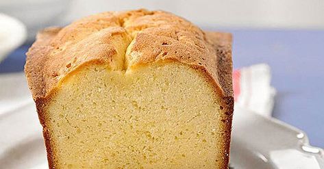 Classic Pound Cake Vegan Pound Cake Recipe, Vegan Pound Cake, Perfect Pound Cake Recipe, Cake Without Oven, Strawberry Compote, Pound Cake Recipe, Pound Cake With Strawberries, Vegan Cake Recipes, Lemon Pound Cake