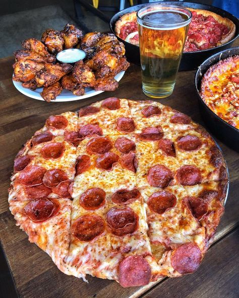 The essentials of a Friday night all in one picture! 😉 PIZZA. WINGS. BEER. 🍕🍗🍺 WINGS AVAILABLE AT LONG BEACH & USC LOCATIONS ONLY.… Pizza Wings, Chicago Pizza, Pizza And Beer, Pizza Planet, Random Aesthetics, One Picture, Unhealthy Food, Restaurant Recipes, Junk Food