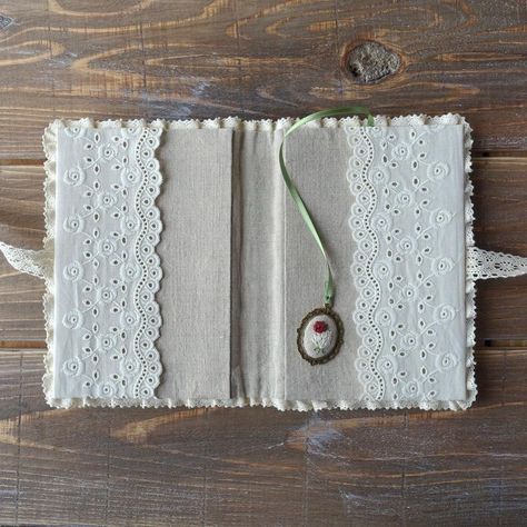 Sewing A Book Cover, Lace Book Cover, Book Fabric Cover, Book Cover Diy Creative, Diy Bible Cover, Diy Fabric Purses, Diy Phone Case Design, Fabric Book Covers, Book Cover Diy