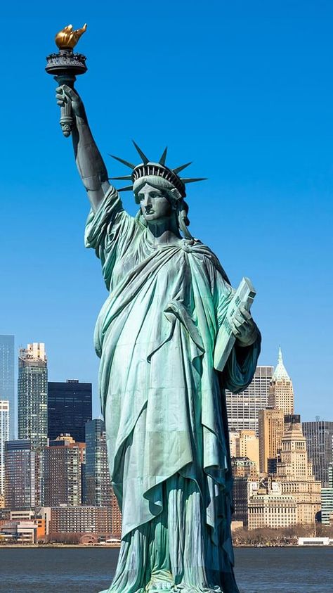 Happy Columbus Day, New York Statue, Nyc History, Liberty New York, American Flag Wallpaper, Android Wallpaper Art, Nyc Skyline, Texture Photography, Jesus Christ Images