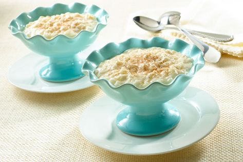 One of the most iconic Latin American desserts! This sweet treat is made by cooking rice with GOYA® Sweetened Condensed Milk, citrus, and a touch of cinnamon. Let cool and enjoy! Spanish Rice Pudding, Coconut Eggnog Recipe, Mexican Rice Pudding, Goya Recipe, Coconut Eggnog, Coquito Recipe, Traditional Spanish Recipes, Rice Pudding Recipe, Refreshing Snacks