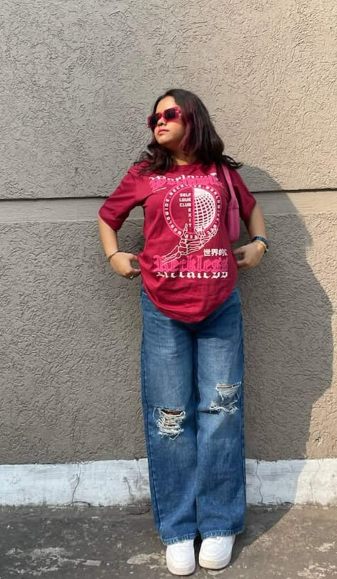 Tshirts For Women Casual Summer Outfits, Jeans Tshirt Photoshoot Poses, Tshirt Poses Photo Ideas, Jeans T Shirt Photo Pose, Tshirt And Jeans Photoshoot Ideas, Long Tee Outfit, Cute Outfit Aesthetics, Indowestern Gowns, Culottes Outfit