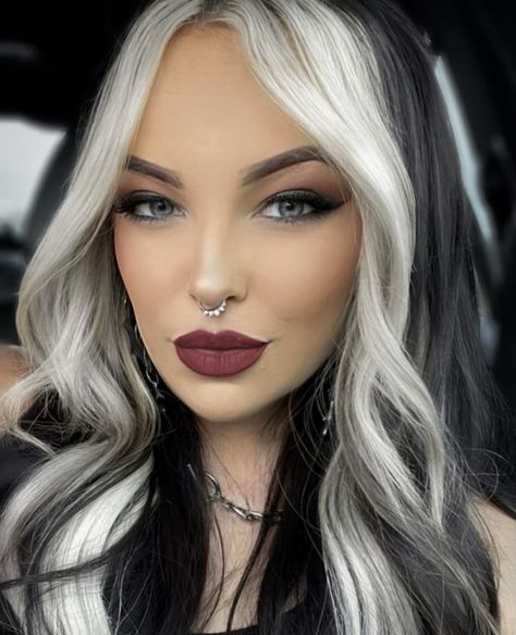 White Hair Highlights, Ash Blonde Hair Balayage, Money Piece Hair, Red Blonde Hair, Black Hair Balayage, Hair Color Underneath, Colored Hair Tips, Money Piece, Vibrant Style