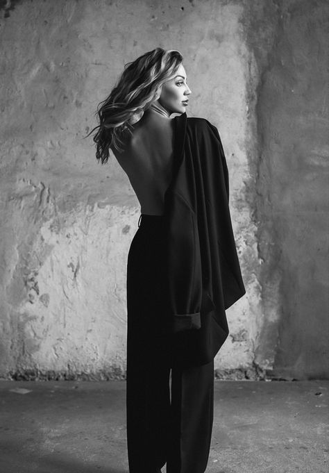 Strong Female Photoshoot, Cyc Wall Photoshoot, Black Glam Photoshoot, Black And White Women Photoshoot, Bold Photoshoot Indoor, Powerful Woman Pose, Powerful Women Photoshoot Ideas, Photoshoot Blazer, Blazer Editorial