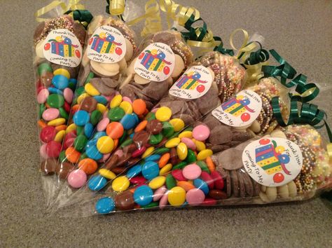 Chocoholics delight sweet cones Candy Business, Sweetie Cones, Treat Cones, Candy For Sale, Chocolate Lollies, Catering Food Displays, Baby Boy Invitations, Indian Wedding Favors, Anna Birthday