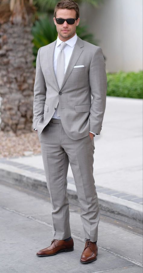 Grad Suits Men, Light Grey Suit Men, Grey Suit Brown Shoes, Masculine Contemporary, Grad Suits, Grey Mens Suit, Suit For Men Wedding, Suit Prom, Mens Office Wear