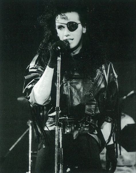 Pete at a concert for the Japanese press. First visit to Japan in 1985. Pete Burns 80s, Punk Outfits 80s, Peter Burns, Pete Burns, Singer Dr, 80s Celebrities, Emily The Strange, Robert Smith, Punk Rave