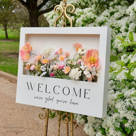 DIY Tutorial Polaroid Style Welcome Sign for Weddings, Baby Shower, Etc. - Etsy Diy Wedding Garden, Diy Decorations For Wedding, Spring Diy Wedding Decor, Diy Projects For Wedding, Cool Ideas For Weddings, Diy Wedding Name Sign, Bridal Shower Sign With Flowers, Spring Wedding Diy Decorations, Flower Ideas Wedding