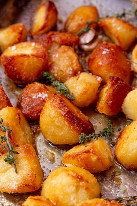 This is my go-to crispy roast potato recipe that leaves you with a crispy golden outside and a fluffy and tender middle. This recipe provides loads of flavour and allows preparing roast potatoes in advance (the night before or the week before). Versatile and easy to follow, this recipe includes make-ahead instructions and freeze instructions to make any holiday or gathering stress-free. With the potatoes prepared in advance, you’ll have more time to spend with your family and friends! Crispy Roast Potatoes Recipes, Potato Recipes Airfryer, Crispy Golden Potatoes, Make Ahead Potato Recipes, Roast Potato Recipes, Make Ahead Potatoes, Golden Potato Recipes, Best Roasted Potatoes, Family Gathering Food