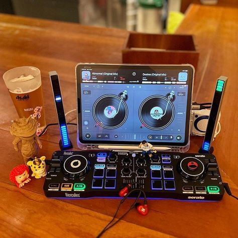 Dj Aesthetic, Ipad Music, Mixer Dj, Dj Mixer, Nightclub Aesthetic, Home Studio Setup, Music Studio Room, Dj Setup, Game Websites