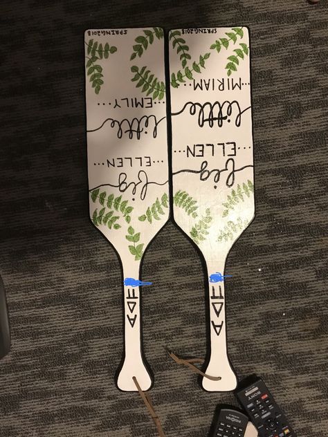 Twin Paddles Sorority, Sorority Paddles Twins, Paddle Sorority Big, Paddle Sorority, Paddle Designs, Big Little Paddles, Paddle Ideas, Sorority Paddles, Phi Sigma Sigma