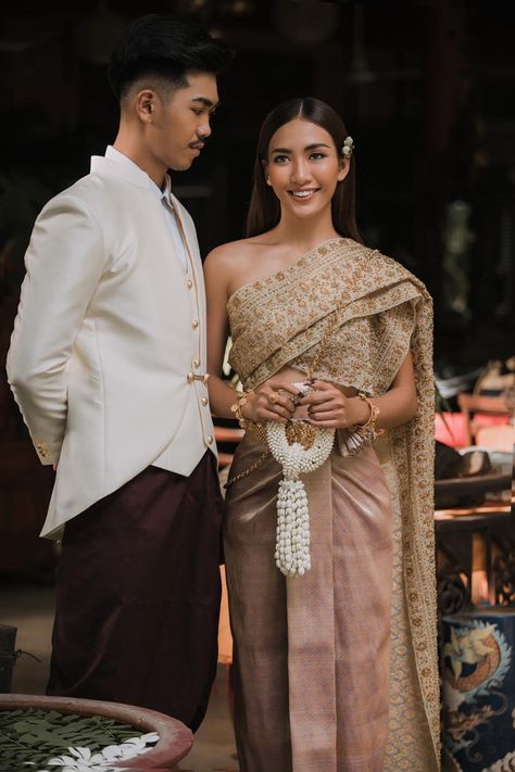 Lao Wedding, Khmer Outfit, Laos Wedding, 2026 Wedding, Cambodian Wedding Dress, Cambodian Wedding, Create Board, Thai Costume, Wedding Aesthetics