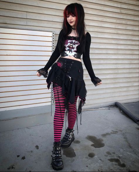 Goth Pink Outfit, Emo Picnic, Pink Scene Outfits, Pink Alt Outfits, Pink Emo Outfits, Gabby Outfits, Pink Grunge Outfit, Pink Goth Outfits, Pink Mall Goth