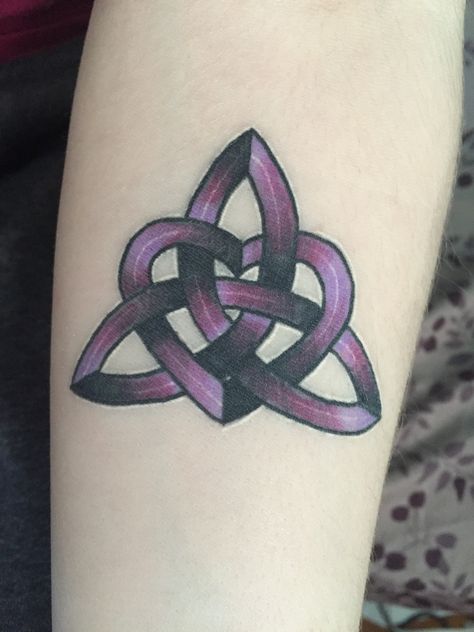 My celtic knot sister trinity tattoo done at Evolved Body Art by Jake  A month old and doing great. Healed up in three weeks. Celtic Heart Knot Tattoo, Celtic Sister Tattoo, Celtic Tattoo For Women, Trinity Knot Tattoo, Shoulder Armor Tattoo, Trinity Tattoo, Small Wave Tattoo, Celtic Knot Tattoo, Irish Tattoos