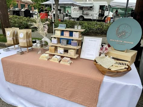 Medspa Vendor Booth, Soap Table Display, Fair Stand Design Exhibitions Ideas, Candle Booth Display, Candle Booth, Craft Fair Table, Stall Decorations, Farmers Market Booth, Vendor Booth Display