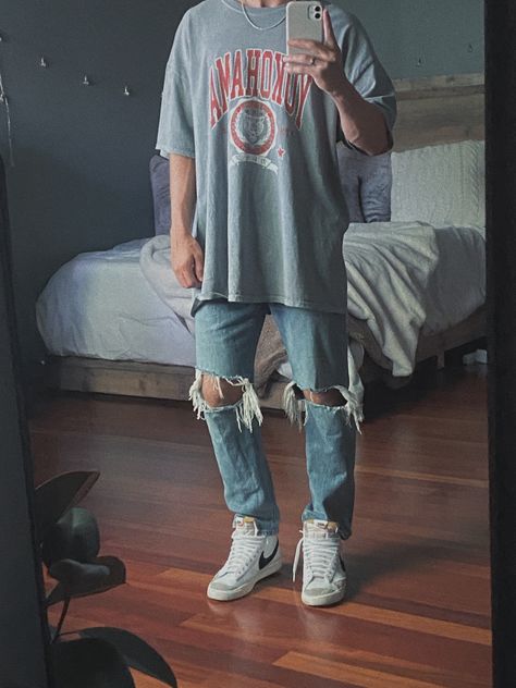 Nike Tshirt Aesthetic, Oversized Tshirt Outfit Men Aesthetic, Mens Oversized Shirt Outfits, Oversized Jeans Outfit Men, Ftm Clothes, Oversized Shirt Men Outfits, Oversized Shirt Aesthetic, Oversized Outfit Men, Oversized Tshirt Outfit Men